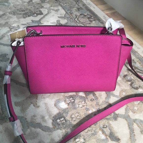 Michael Kors Handbags - Michael Kors Selma Crossbody bag